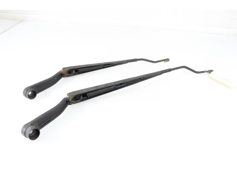 Recambio de brazo limpia delantero derecho para kia sorento 2.5 crdi cat referencia OEM IAM   