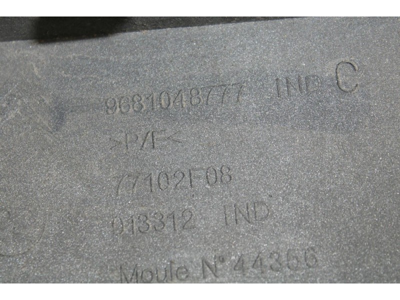 Recambio de paragolpes trasero para citroën c5 berlina referencia OEM IAM 9681048777  