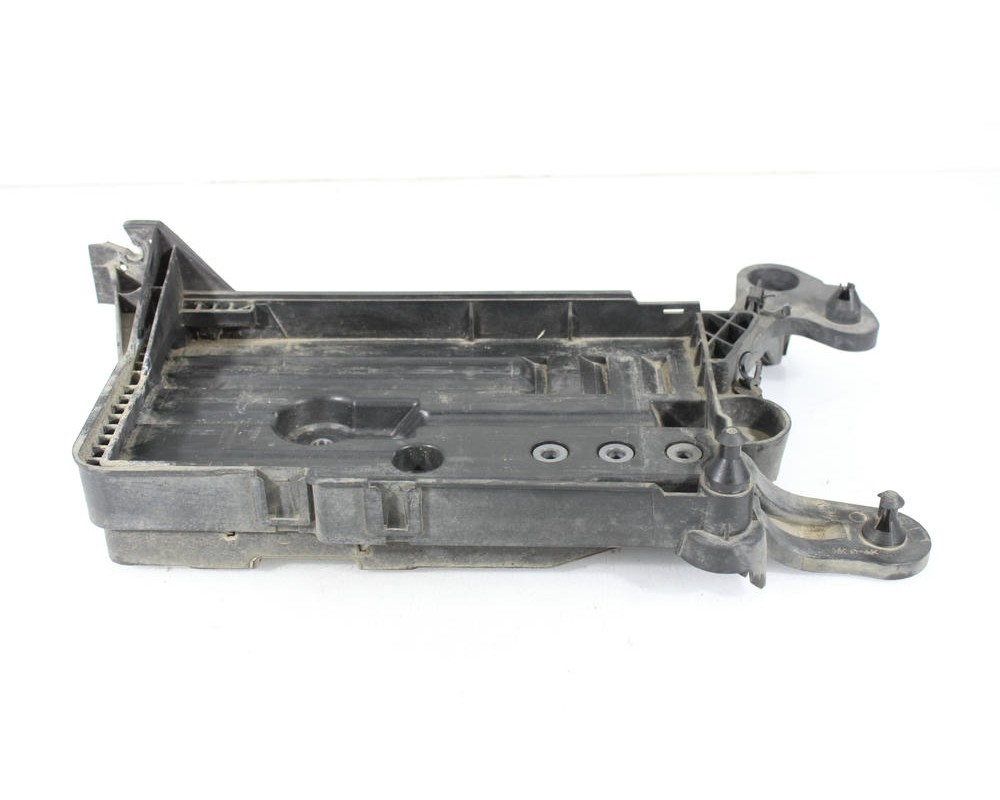 Recambio de soporte bateria para volkswagen passat b8 (3g2, cb2) 1.6 tdi referencia OEM IAM 5Q0915321H/5Q0915331J  