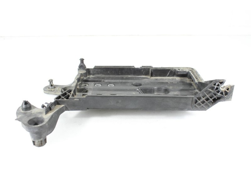Recambio de soporte bateria para volkswagen passat b8 (3g2, cb2) 1.6 tdi referencia OEM IAM 5Q0915321H/5Q0915331J  