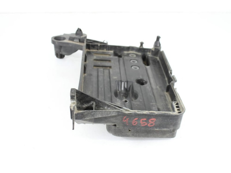 Recambio de soporte bateria para volkswagen passat b8 (3g2, cb2) 1.6 tdi referencia OEM IAM 5Q0915321H/5Q0915331J  