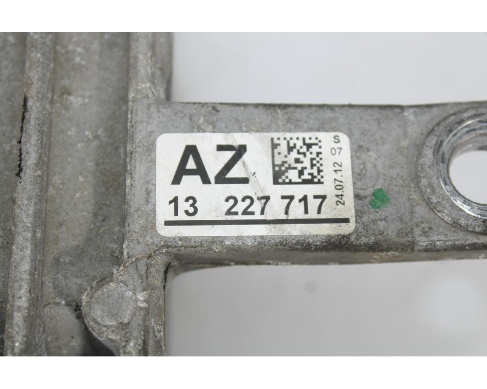 Recambio de soporte motor para opel insignia a (g09) 2.0 cdti (68) referencia OEM IAM 13227717  
