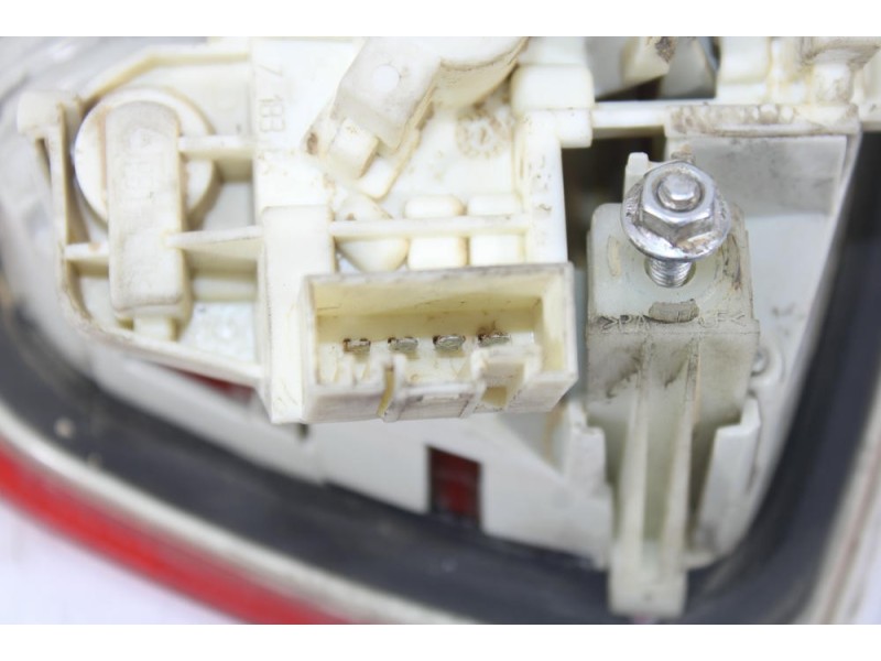 Recambio de piloto trasero derecho interior para bmw serie 3 berlina (e90) 318d referencia OEM IAM 6937460  