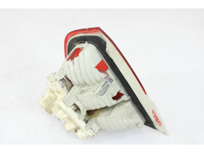 Recambio de piloto trasero derecho interior para bmw serie 3 berlina (e90) 318d referencia OEM IAM 6937460  