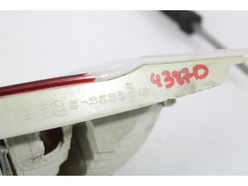 Recambio de piloto trasero derecho interior para bmw serie 3 berlina (e90) 318d referencia OEM IAM 6937460  