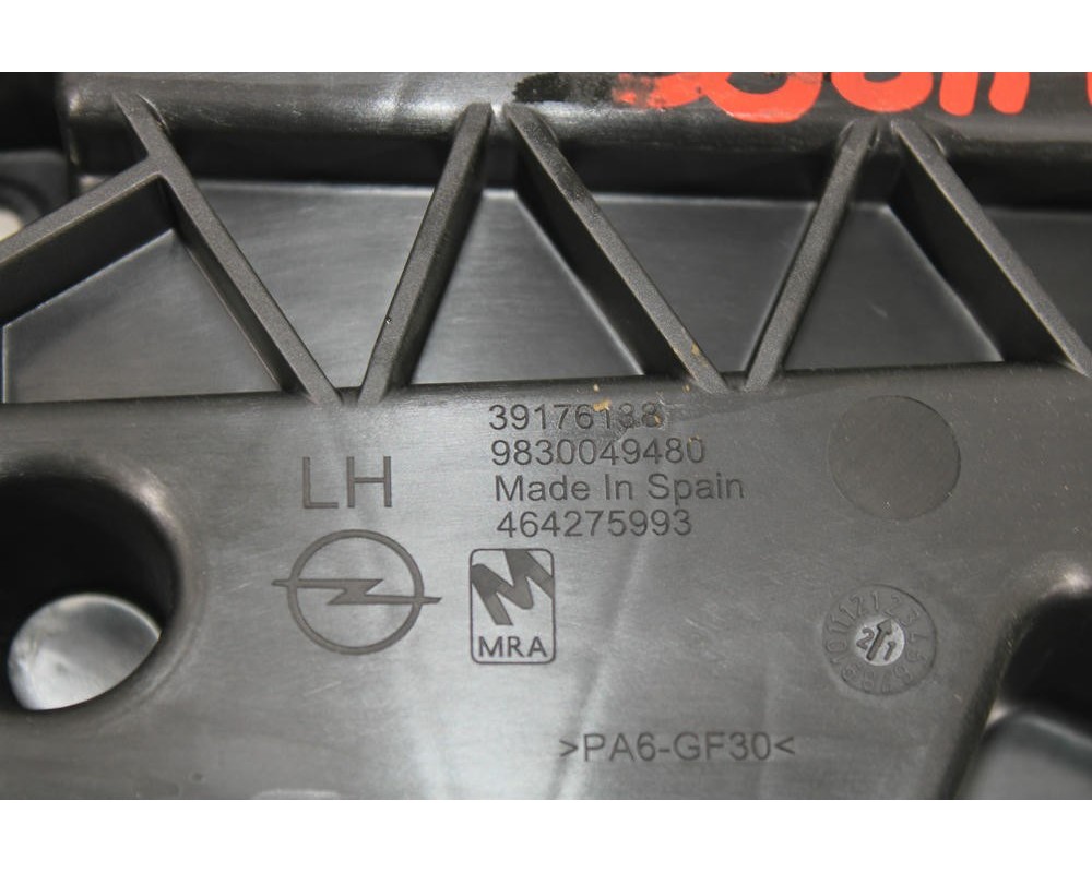 Recambio de soporte aleta para opel corsa e color edition referencia OEM IAM 39176138  