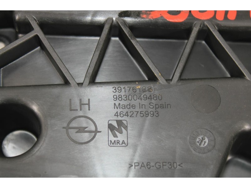 Recambio de soporte aleta para opel corsa e color edition referencia OEM IAM 39176138  