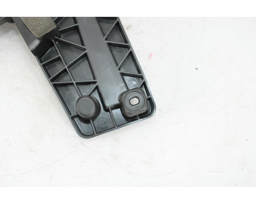 Recambio de soporte aleta para opel corsa e color edition referencia OEM IAM 39176138  