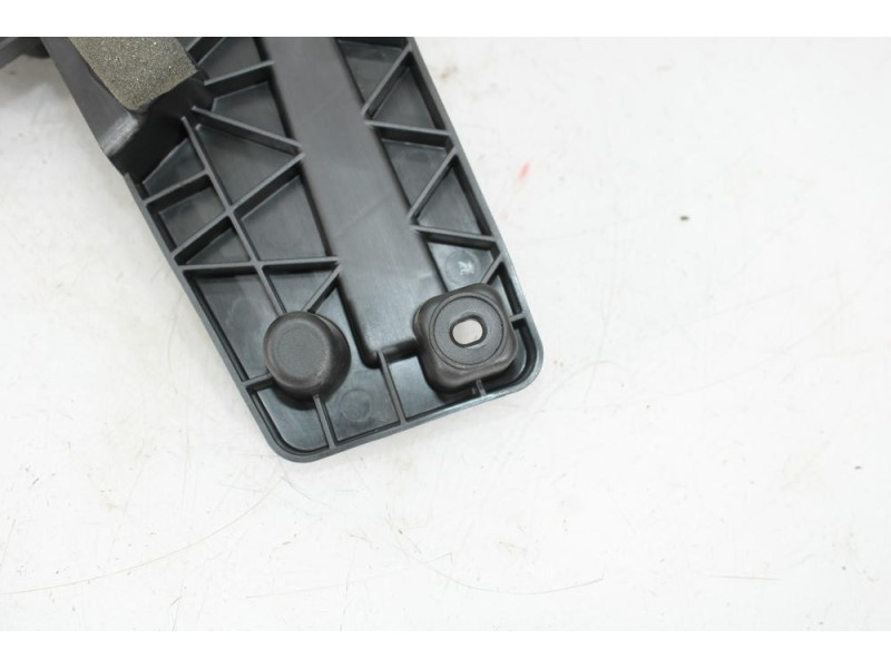 Recambio de soporte aleta para opel corsa e color edition referencia OEM IAM 39176138  