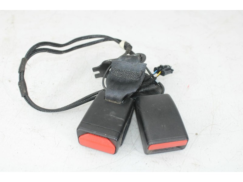 Recambio de anclaje cinturon trasero para opel corsa e color edition referencia OEM IAM 6403040ETE  