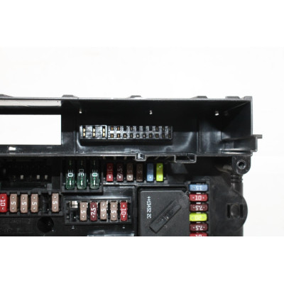 CAJA RELES / FUSIBLES