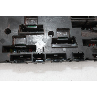 CAJA RELES / FUSIBLES