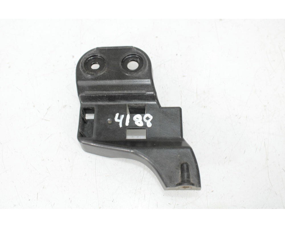 Recambio de soporte izquierdo paragolpe trasero para audi a3 sportback (8va) ambiente referencia OEM IAM 8V3807329  