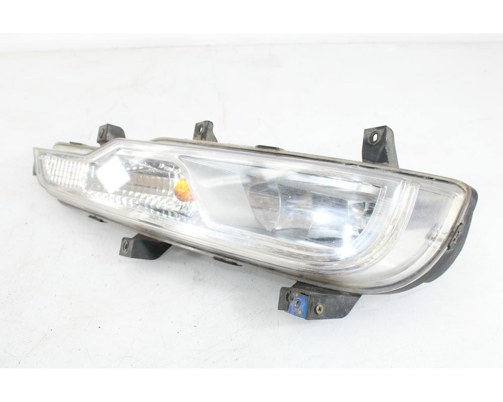 Recambio de faro antiniebla derecho para ssangyong rexton w / rexton 2.0 xdi referencia OEM IAM 8320208C00  