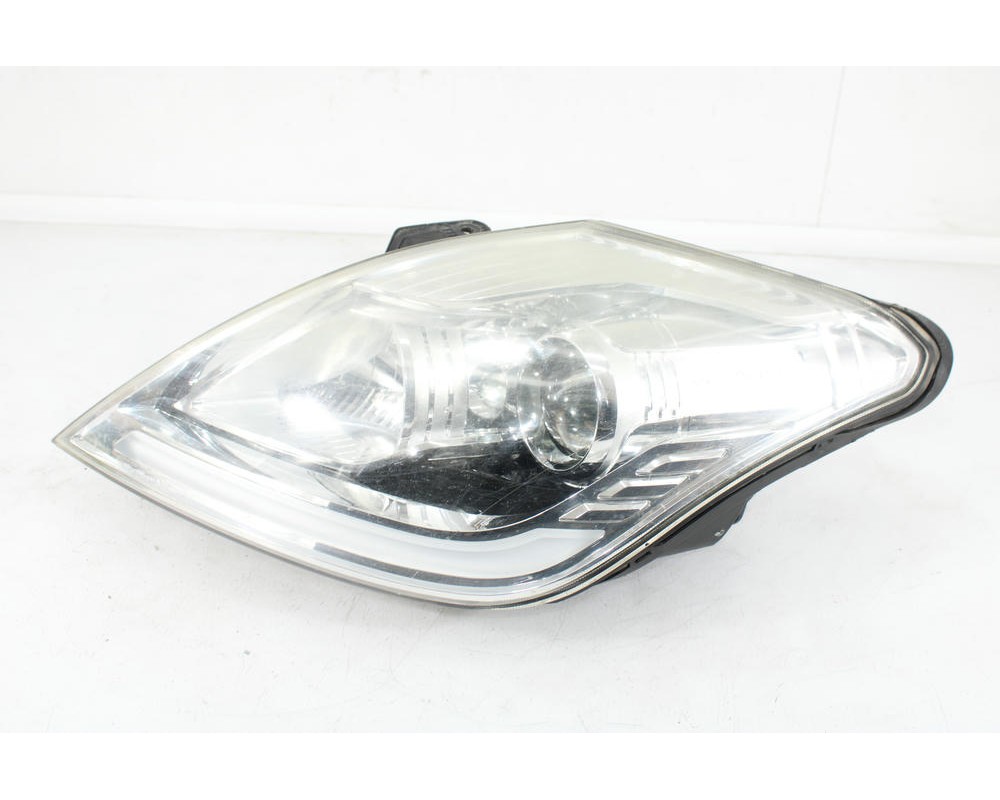 Recambio de faro derecho para ssangyong rexton w / rexton 2.0 xdi referencia OEM IAM 8310108C00/8310108C20  