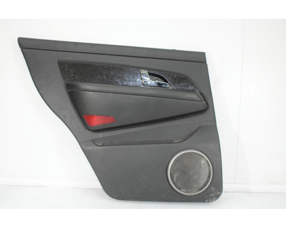 Recambio de guarnecido puerta trasera izquierda para ssangyong rexton w / rexton 2.0 xdi referencia OEM IAM 7223008B00  