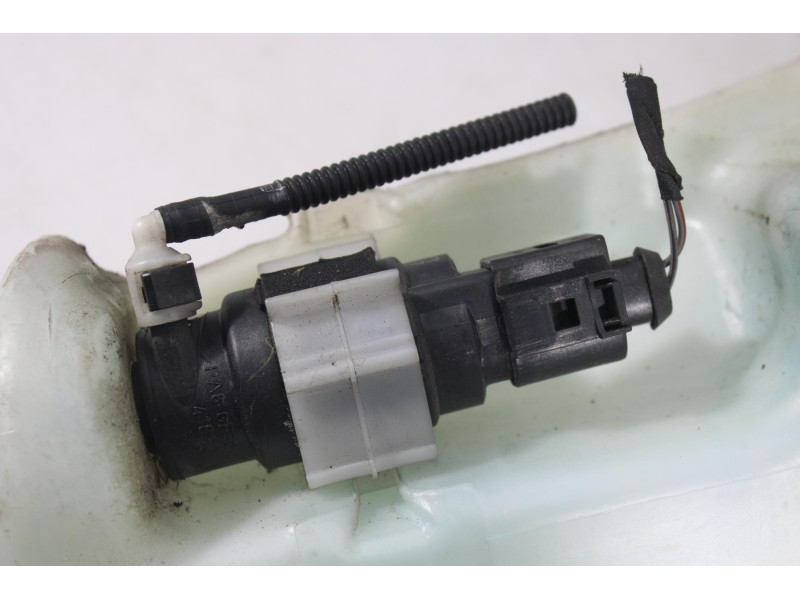 Recambio de deposito limpia para audi a4 b8 (8k2) 2.0 tdi referencia OEM IAM 8T0955453  