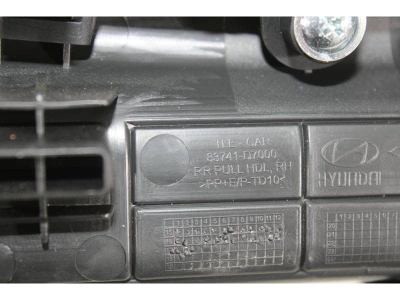 Recambio de moldura puerta trasera derecha para hyundai tucson (tl, tle) 1.7 crdi referencia OEM IAM 83741D7000  