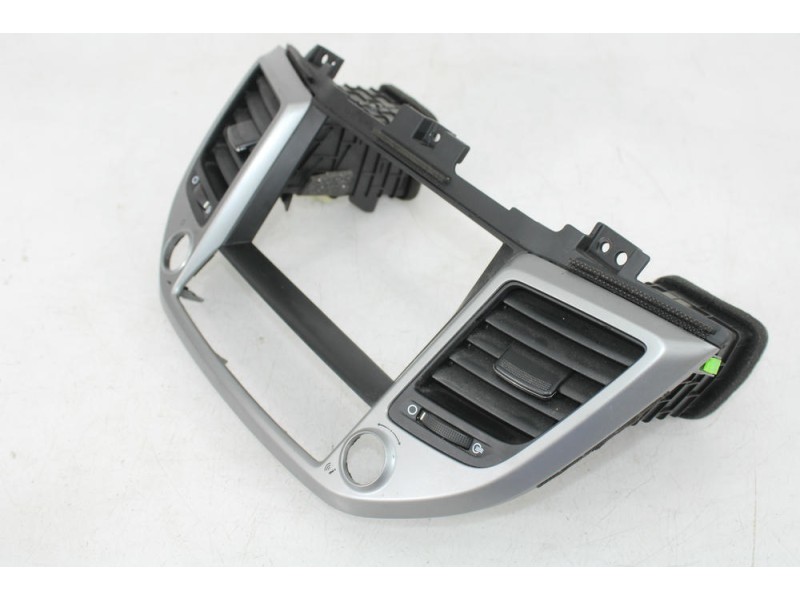 Recambio de rejilla aireadora para hyundai tucson (tl, tle) 1.7 crdi referencia OEM IAM 84740D7900  