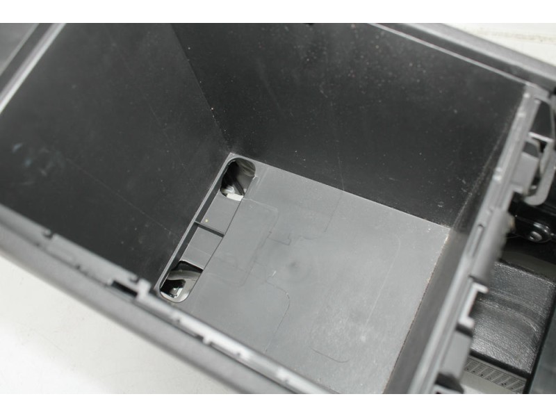 Recambio de consola central para hyundai tucson (tl, tle) 1.7 crdi referencia OEM IAM 84678D750 / 84612D7501  