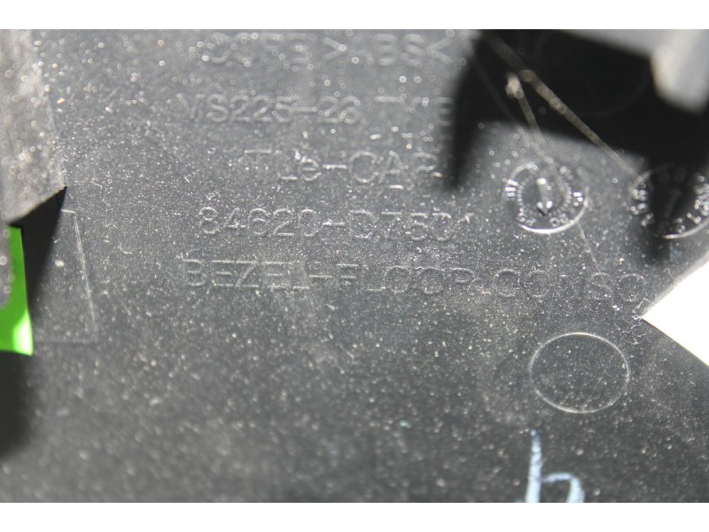 Recambio de consola central para hyundai tucson (tl, tle) 1.7 crdi referencia OEM IAM 84678D750 / 84612D7501  