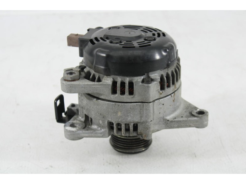 Recambio de alternador para hyundai tucson (tl, tle) 1.7 crdi referencia OEM IAM 373002A700  