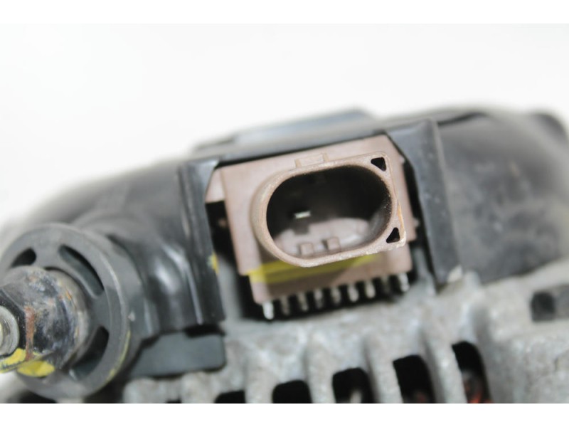 Recambio de alternador para hyundai tucson (tl, tle) 1.7 crdi referencia OEM IAM 373002A700  