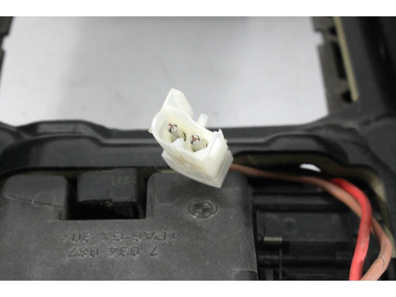 Recambio de apoyabrazos central para bmw 5 (e60) 530 d referencia OEM IAM 7034086  