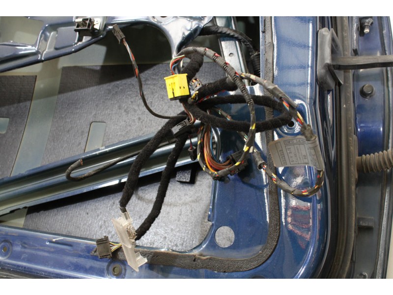 Recambio de puerta delantera izquierda para bmw 5 (e60) 530 d referencia OEM IAM   