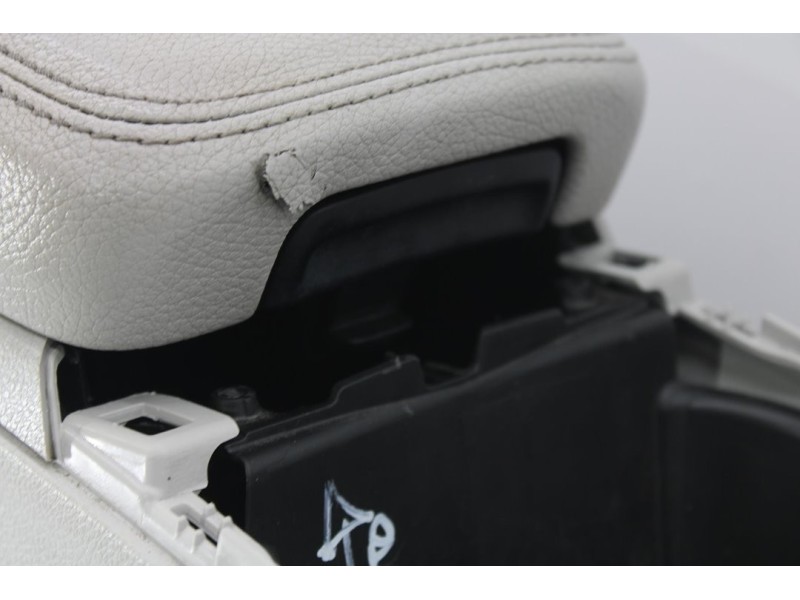 Recambio de apoyabrazos central para mercedes-benz clase b (w246) b 180 cdi (246.212) referencia OEM IAM A2466800300  