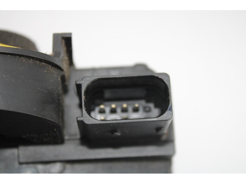 Recambio de cerradura puerta trasera izquierda para opel insignia berlina expression referencia OEM IAM 3023881  