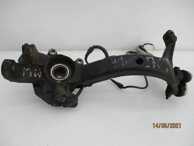 Recambio de mangueta delantera izquierda para audi a6 berlina (4b2) 2.5 v6 24v tdi referencia OEM IAM 8D0407257  