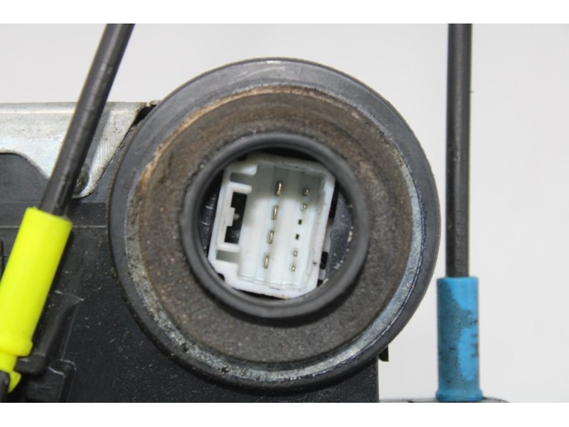 Recambio de cerradura puerta trasera izquierda para toyota land cruiser (j12) 3.0 d4-d vx referencia OEM IAM 7F1323  