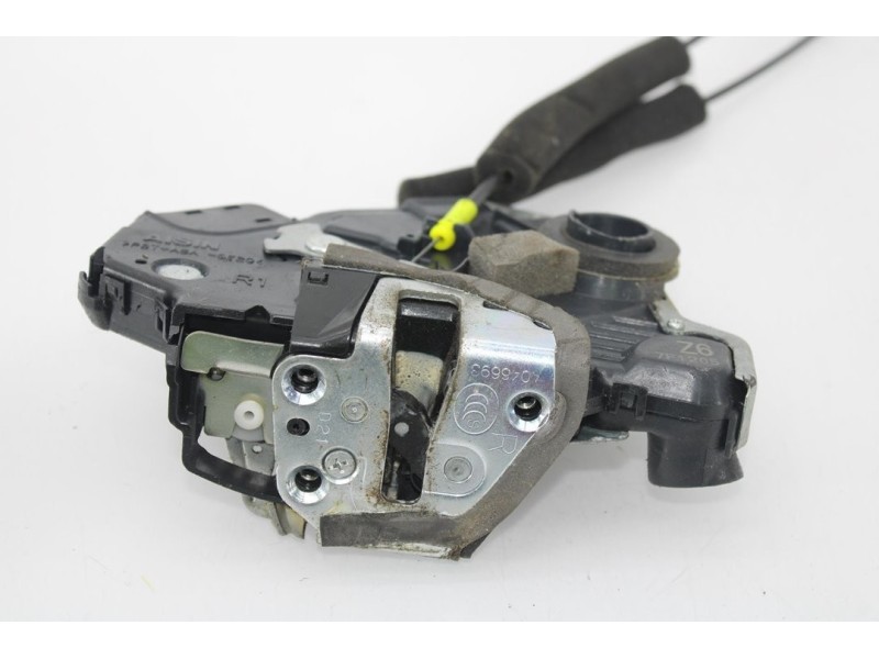 Recambio de cerradura puerta delantera derecha para toyota land cruiser (j12) 3.0 d4-d vx referencia OEM IAM 7F1205  