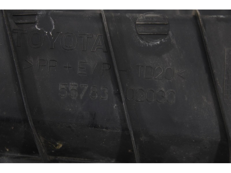 Recambio de molduras delanteras para toyota auris active referencia OEM IAM 5578302030  