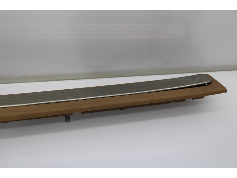 Recambio de rodapie izquierdo inferior para porsche cayenne (typ 9pa1) s referencia OEM IAM 7L0853369E  