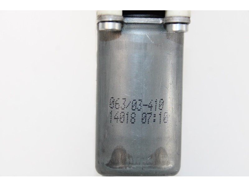 Recambio de motor elevalunas trasero derecho para land rover discovery (...) v6 td se referencia OEM IAM 06303410  