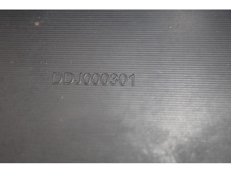 Recambio de faldon lateral derecho para land rover range rover sport v6 td s referencia OEM IAM DDJ000301  