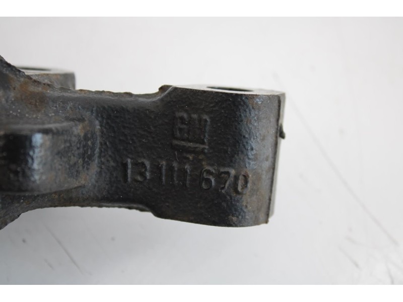 Recambio de mangueta delantera derecha para opel astra gtc sport referencia OEM IAM 13111670  