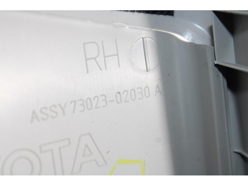 Recambio de guarnecido interior para toyota auris active referencia OEM IAM 7302302030A  