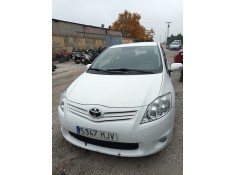 toyota auris del año 2012