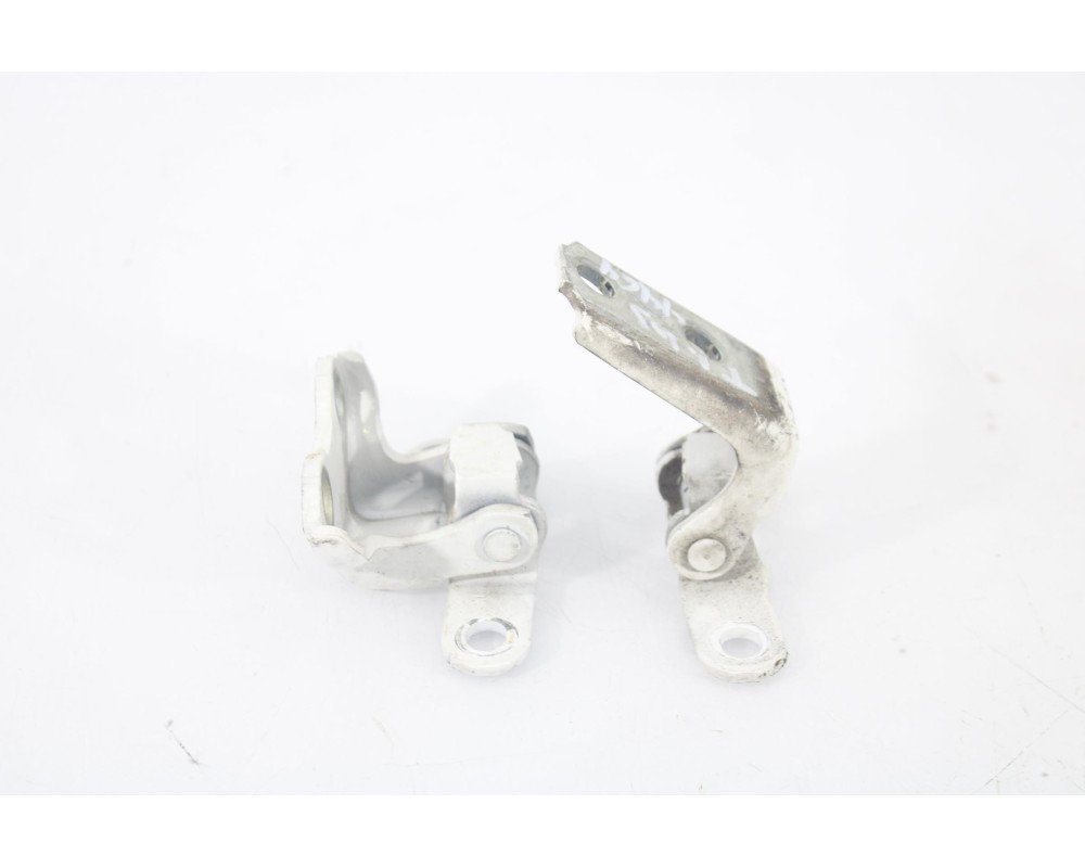 Recambio de bisagra puerta trasera izquierda para toyota auris active referencia OEM IAM 4461TI  