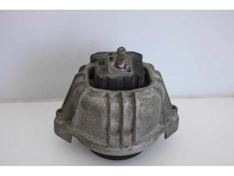 Recambio de soporte motor derecho para bmw serie 1 berlina (e81/e87) 116d referencia OEM IAM 13981112  
