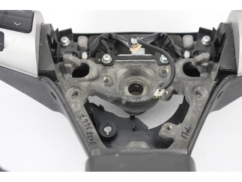 Recambio de volante para toyota auris active referencia OEM IAM 8425002050  