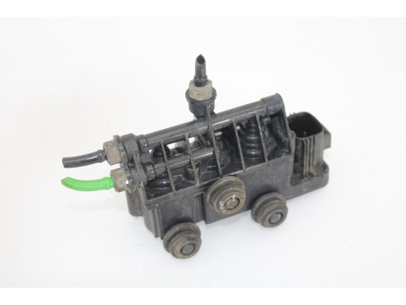 Recambio de valvula suspension neumatica para land rover range rover sport v6 td s referencia OEM IAM RVH000055  