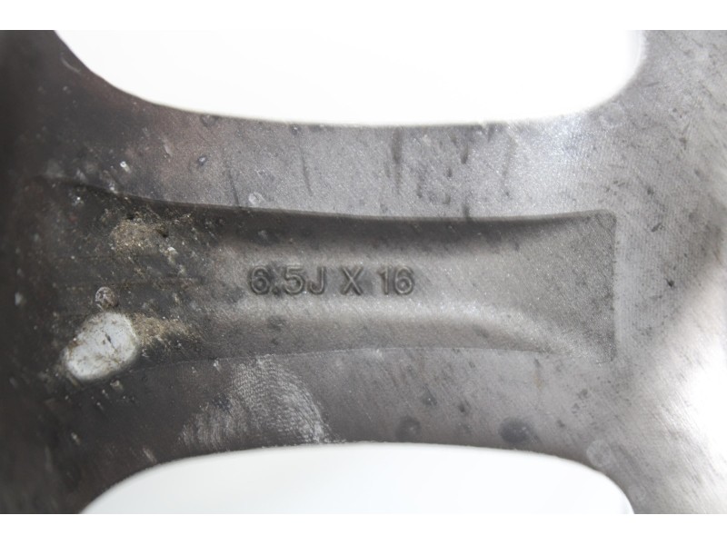 Recambio de llanta para kia opirus básico referencia OEM IAM 45002  