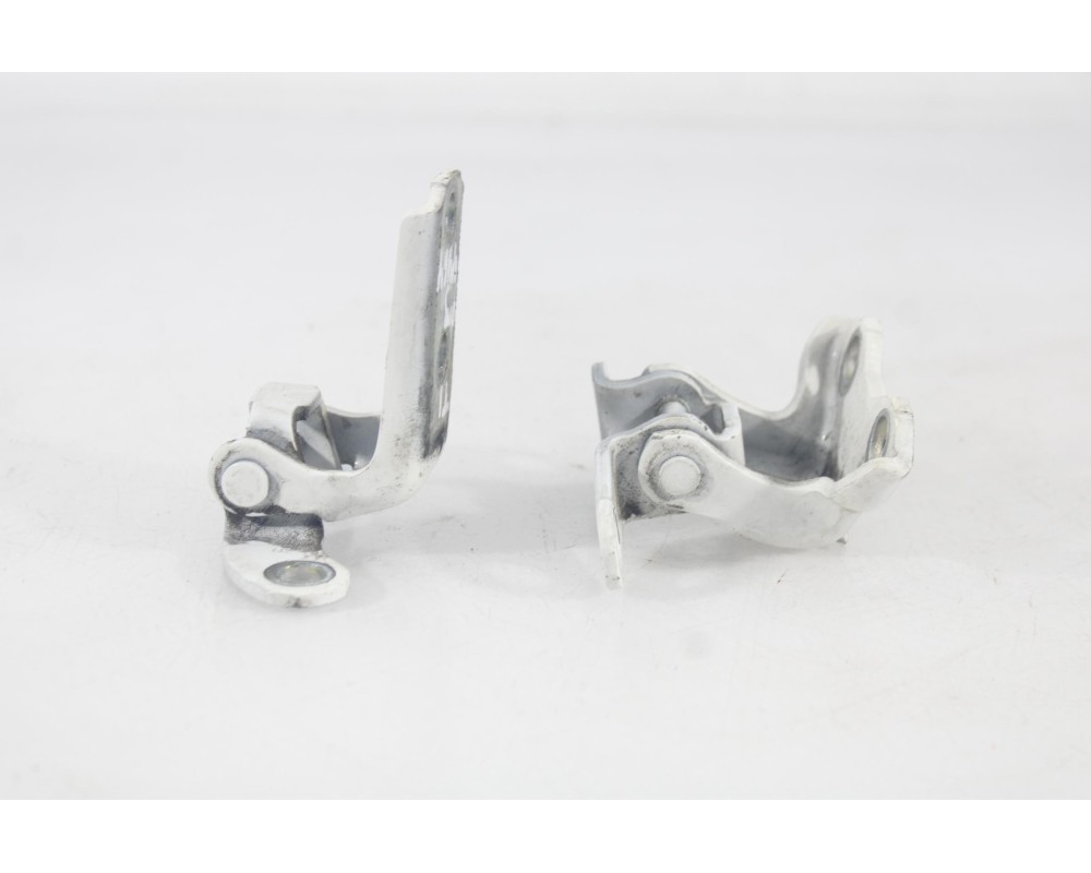 Recambio de bisagra puerta trasera izquierda para toyota auris active referencia OEM IAM 4464TI  