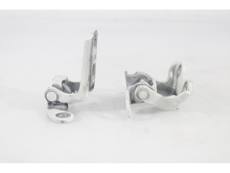 Recambio de bisagra puerta trasera izquierda para toyota auris active referencia OEM IAM 4464TI  