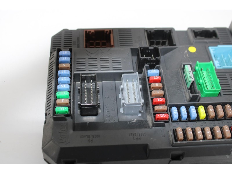 Recambio de caja reles / fusibles para peugeot 208 active referencia OEM IAM 9678355980  