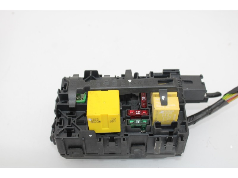 Recambio de caja reles / fusibles para peugeot 208 active referencia OEM IAM 9666232680  